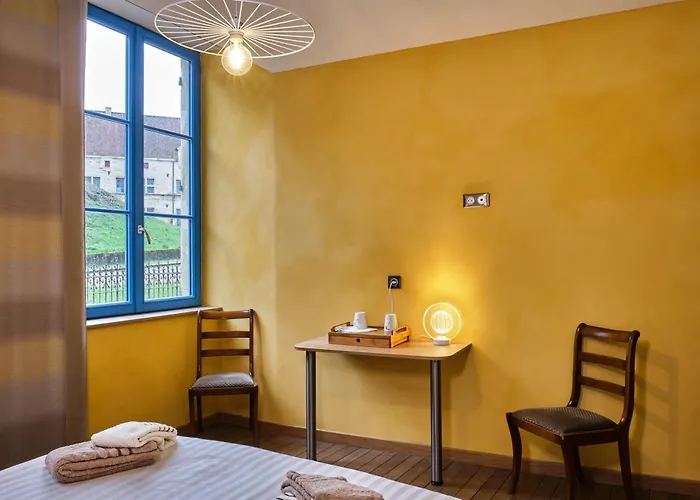 L'hote De La Couronne 3*